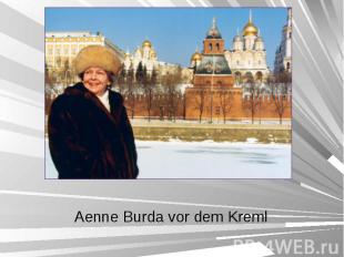 Aenne Burda vor dem Kreml Aenne Burda vor dem Kreml